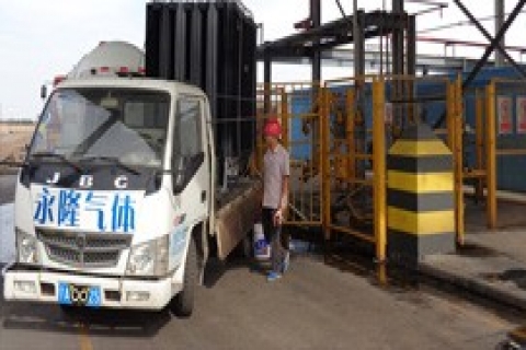 電廠進行管道氮氣吹掃和打壓服務